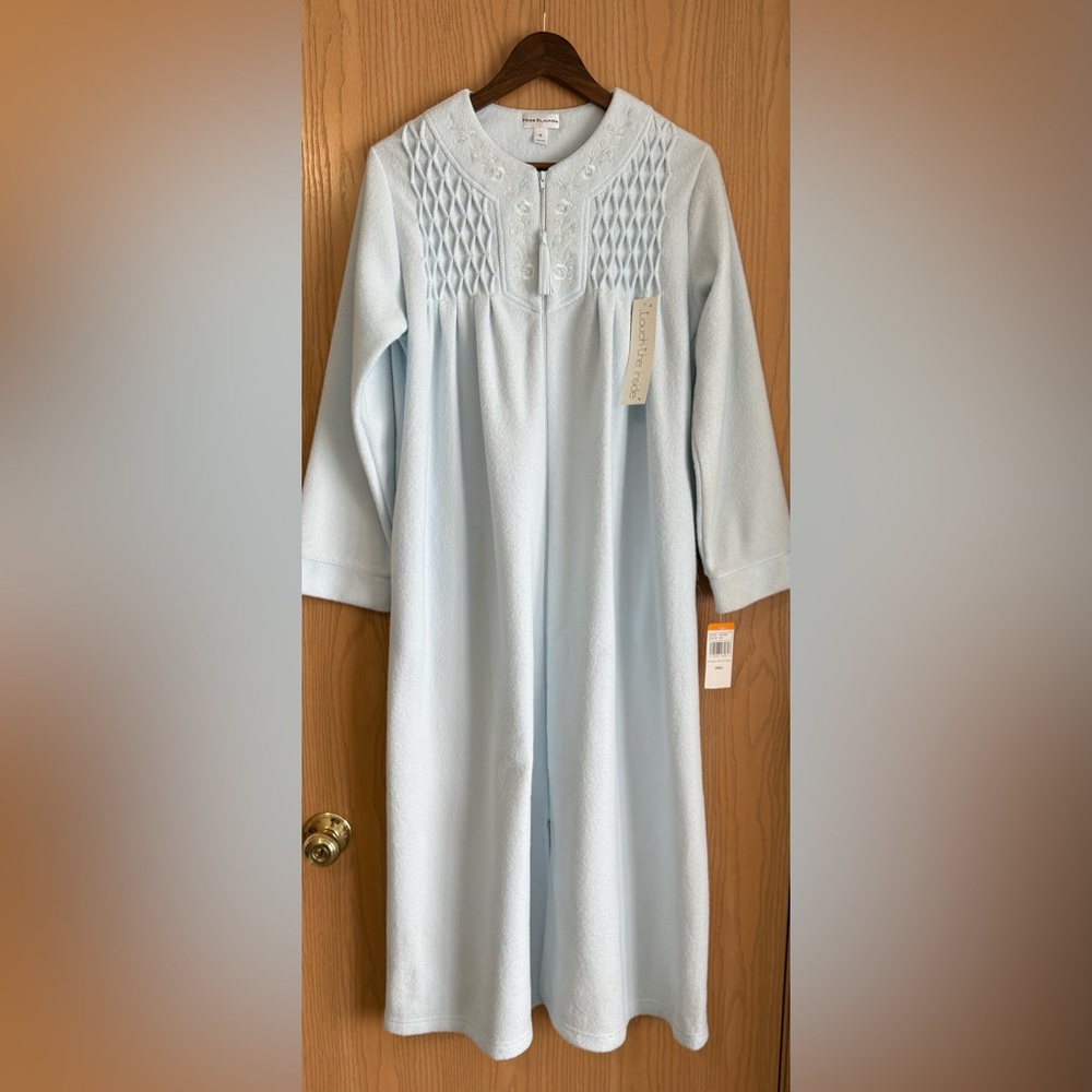 Miss Elaine | Women’s Small | Light Blue Fleece Embroidered Nightgown Robe NWT